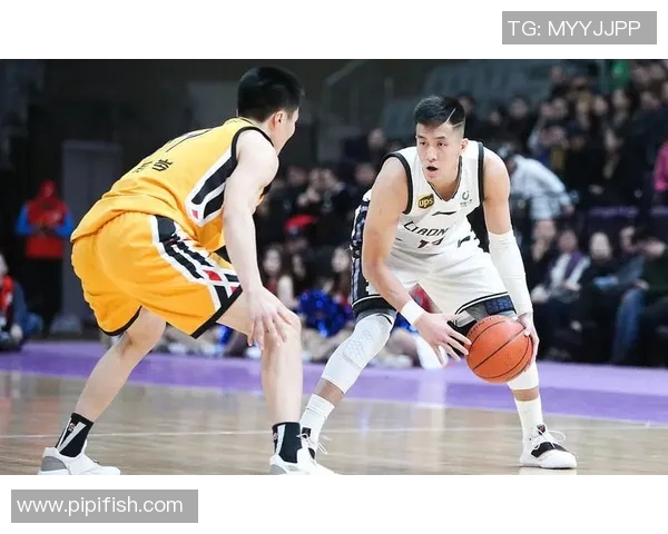 深圳篮球队在邀请赛中以71分强势领跑积分榜，展现出色竞技状态